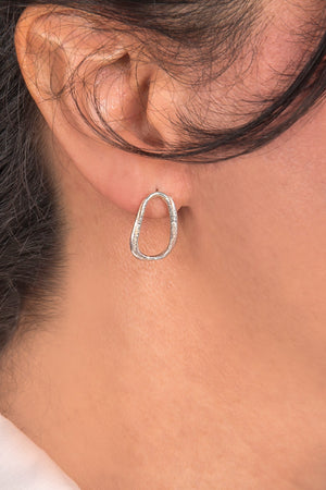 Bild in Slideshow öffnen, O’lava stud earrings
